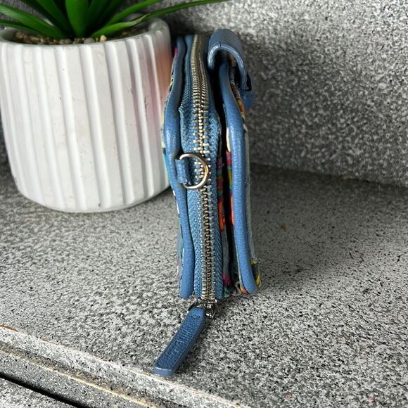 Vera Bradley RFID Smartphone Blue Painted Medallions Wallet - Picture 7 of 7